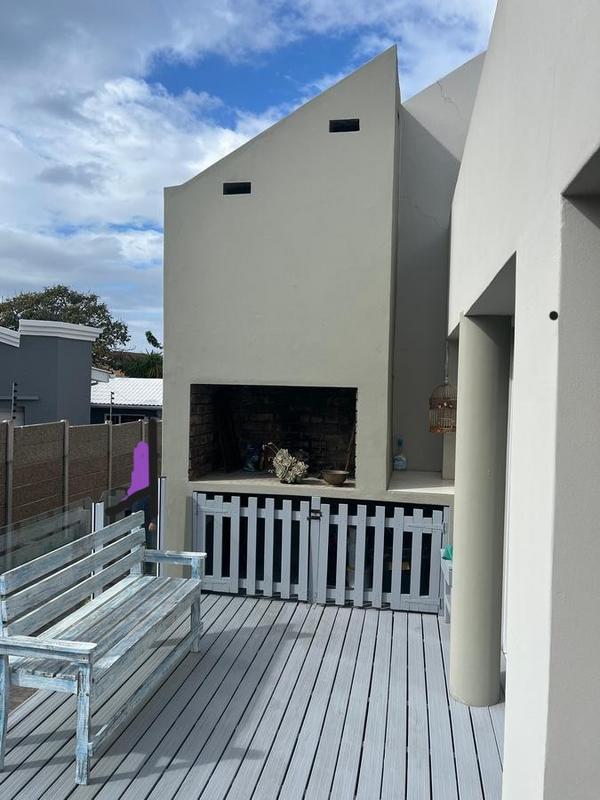 4 Bedroom Property for Sale in Hartenbos Central Western Cape